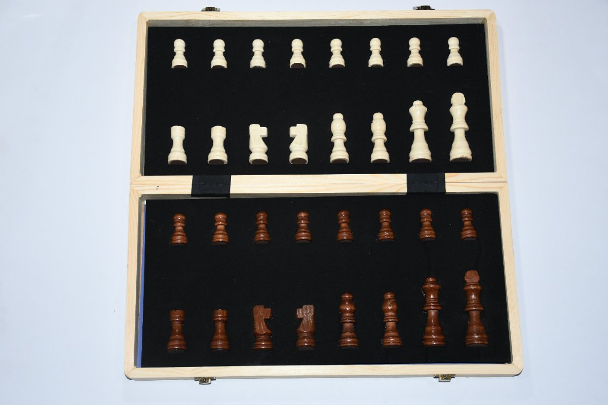 Cockatoo Wooden Magnetic Chess Board